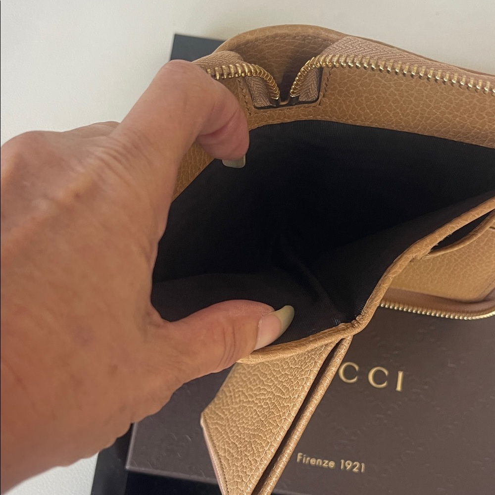 Gucci Tan Zip-Around Leather Wallet - Picture 8 of 9